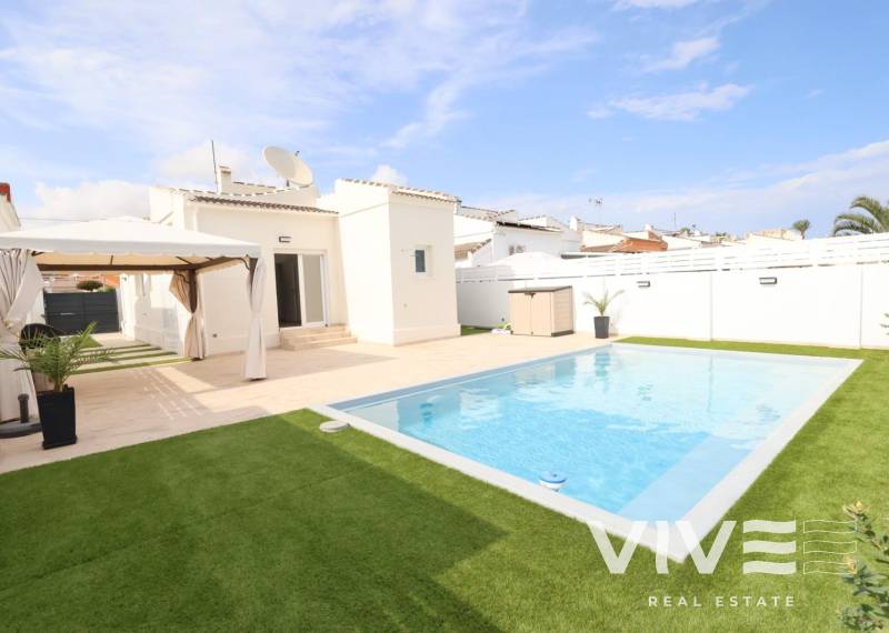 Villa - Försäljning  - Torrevieja - Torrevieja