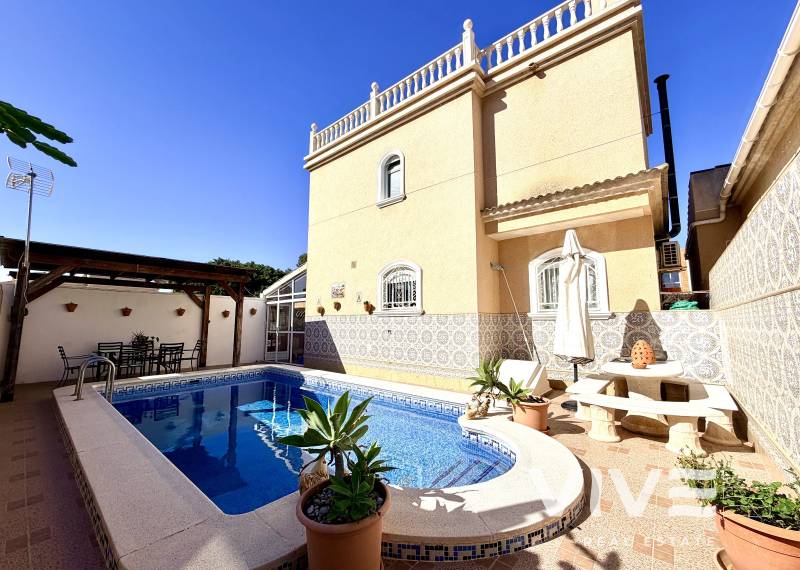 Detached Villa - Verkauf - Torrevieja - Aguas Nuevas
